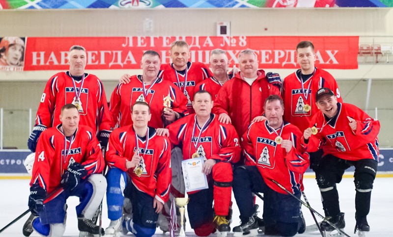 Триумф "Нефтяника": в Ухте завершился XXXI хоккейный турнир памяти Владимира Мишакова