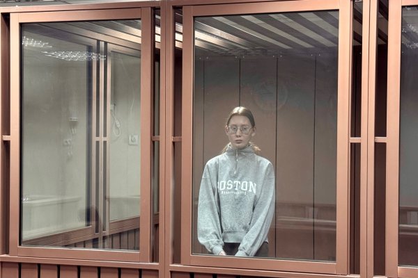 Суд снова продлил арест сыктывкарке по делу о поджоге машины полиции и подготовке диверсии на железнодорожной станции