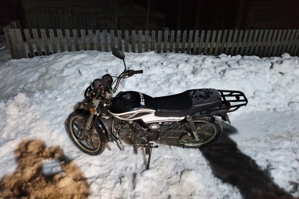 В Усть-Куломском районе 17-летний водитель без прав опрокинулся на мопеде вместе с пассажиром-подростком