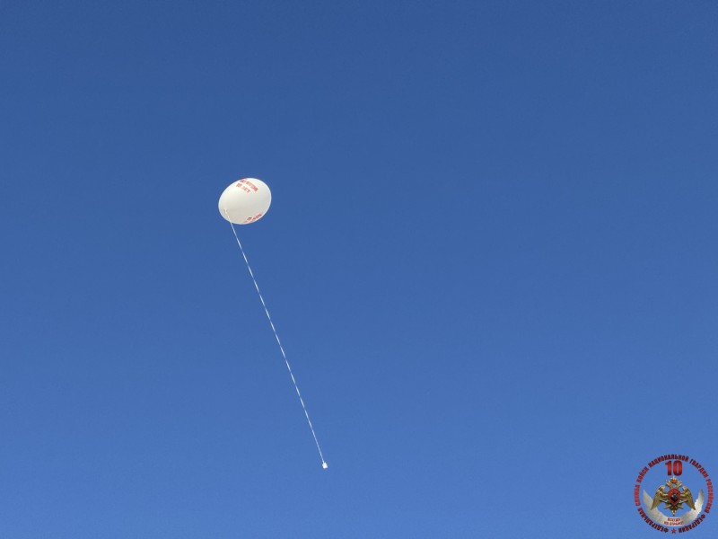 Сотрудники СОБР "Заря" Росгвардии запустили в небо радиозонд
