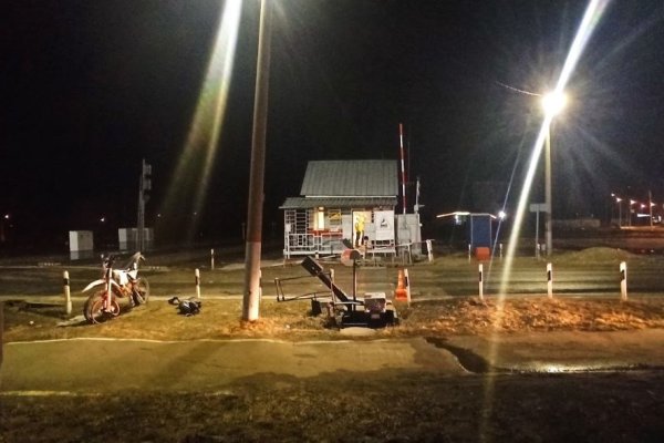 Мотоциклист без прав и его 17-летняя пассажирка госпитализированы после ДТП в Сыктывкаре