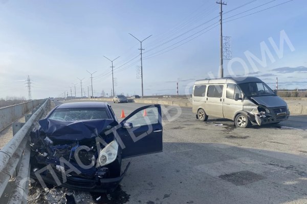 Серьезное ДТП на путепроводе в Ухте обошлось без пострадавших