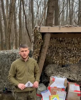 Боец морской пехоты поблагодарил воспитанников школы-интерната в Шудаяге и студентов за письма с тыла