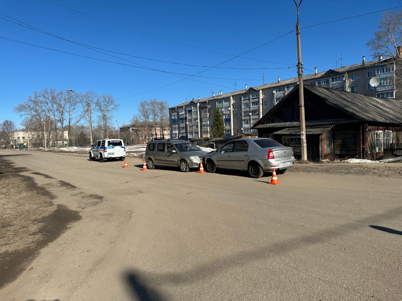 В Княжпогостском районе Lada столкнулась с Renault: водитель иномарки госпитализирована