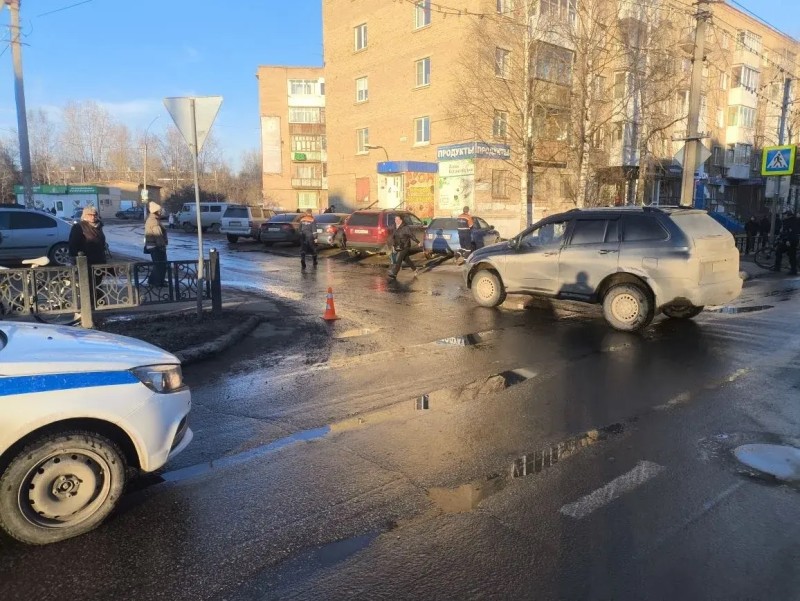 В Ухте на "зебре" сбили ребенка на велосипеде 