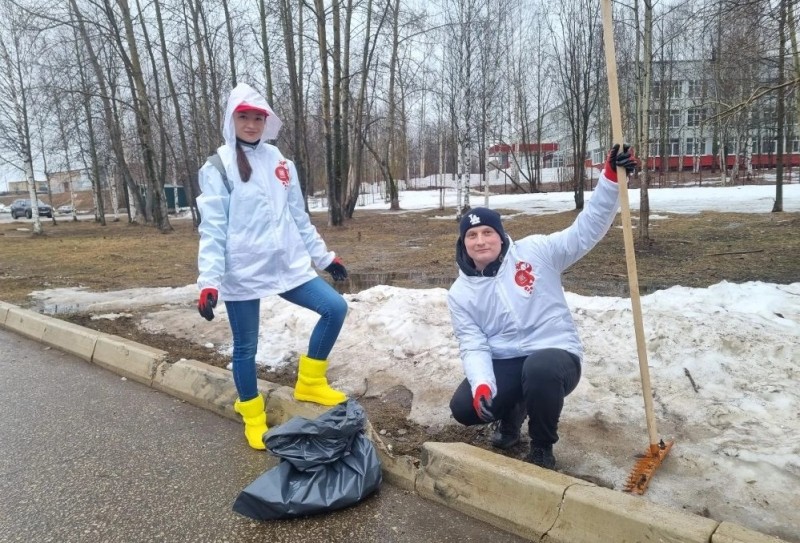 Приближая весну: ухтинцы высадились с "сугробным десантом"