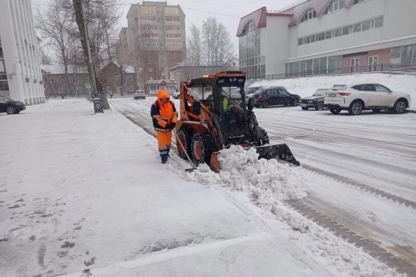 Дорожники Сыктывкара перешли на усиленный режим работы в связи со снегопадом