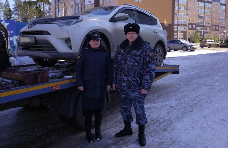 Приставы Эжвы разыскали заложенную "Тойоту" и доставили на спецстоянку

