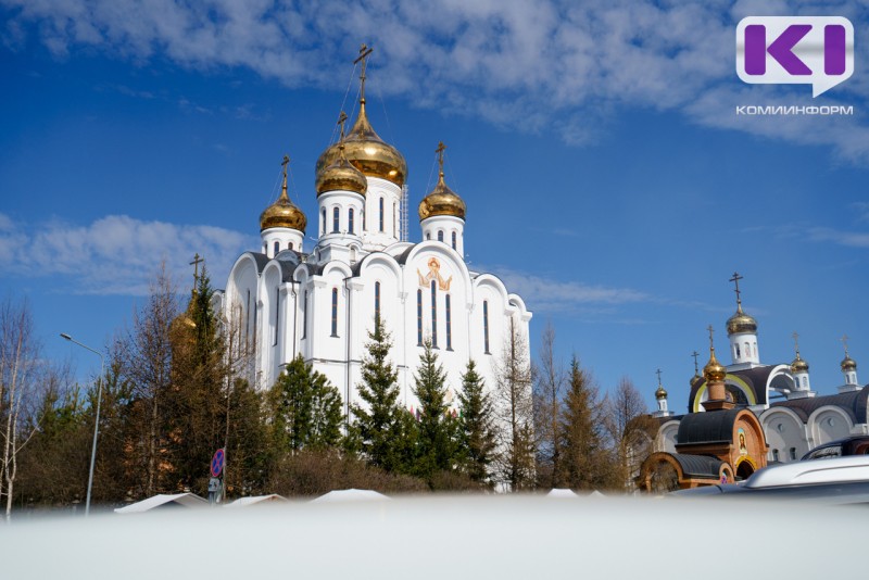 Поддержка молитвой и свечой : митрополит Сыктывкарский и Коми-Зырянский Филипп на Пасху призвал помогать бойцам СВО и всем, кто в беде