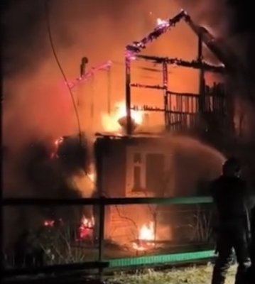 11 эвакуированных, 9 спасенных, один погибший: в Коми за сутки тушили автомастерскую, гараж, дачи и жилые дома