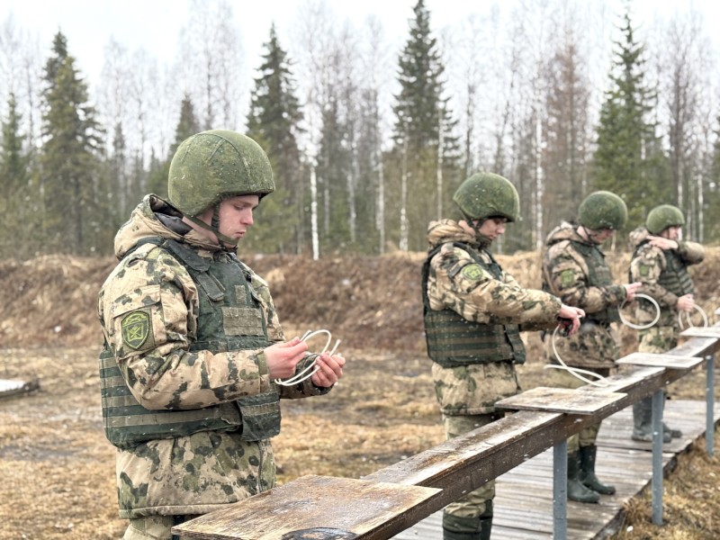 Практические занятия по спецподготовке прошли в Сыктывкаре для военнослужащих по призыву 