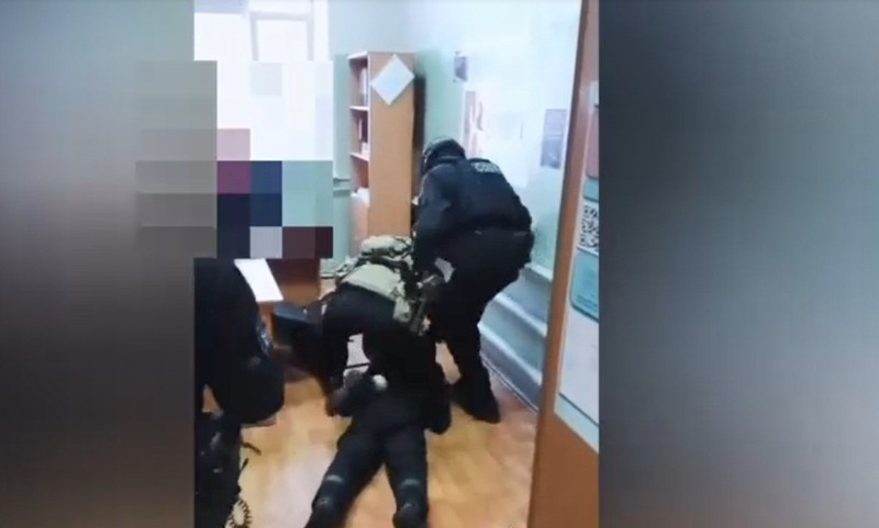 Спецназ Росгвардии оказал силовую поддержку в задержании похитителей комплектующих с железнодорожного предприятия в Сыктывкаре