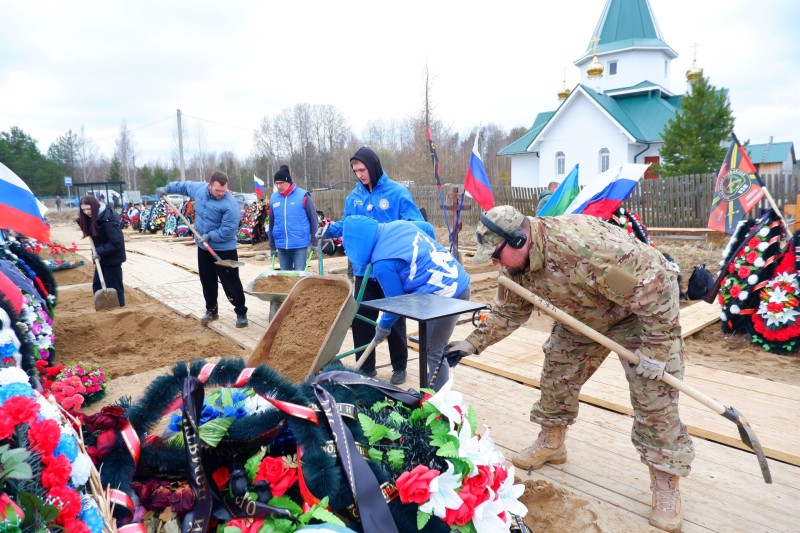 "Единая Россия" благодарит всех, кто принял участие в субботниках на Аллее Героев


