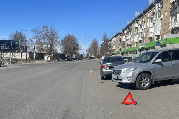 В Сыктывкаре на перекрёстке у ж/д вокзала женщина на Toyota подрезала 