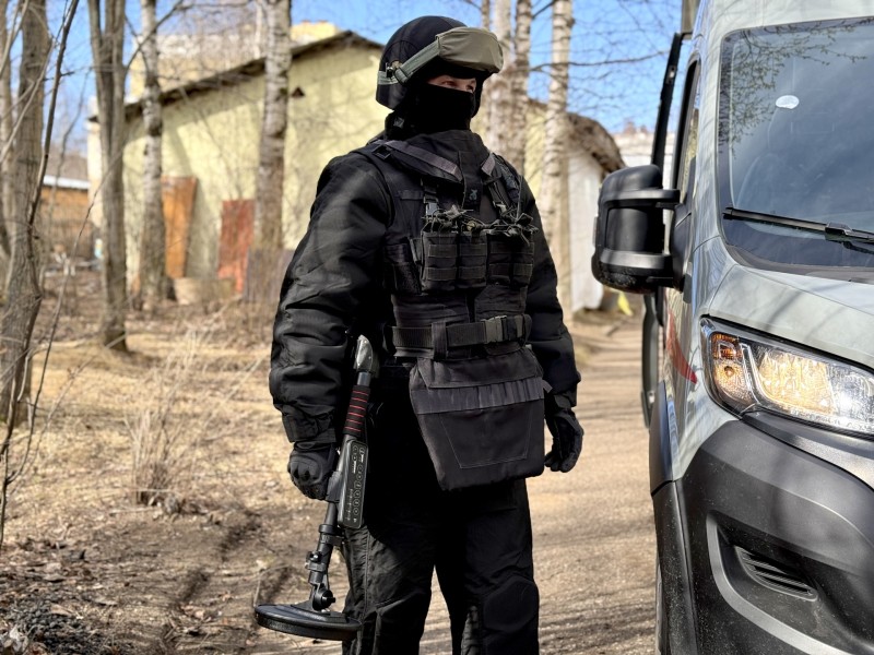 Сыктывкарец на улице Карла Маркса обнаружил подозрительный предмет, схожий с ручной осколочной гранатой