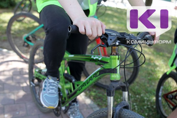 В Ухте юный велосипедист наехал на мужчину 