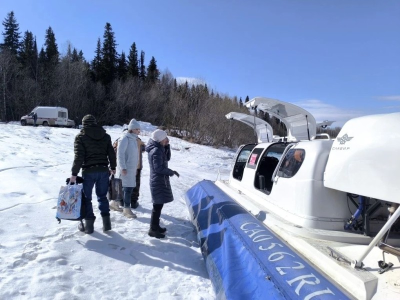 В Троицко-Печорском районе временно отменили регулярные вертолетные рейсы