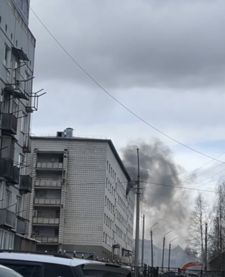 Огнеборцы спасли 8 человек на пожаре в общежитии Сыктывкара