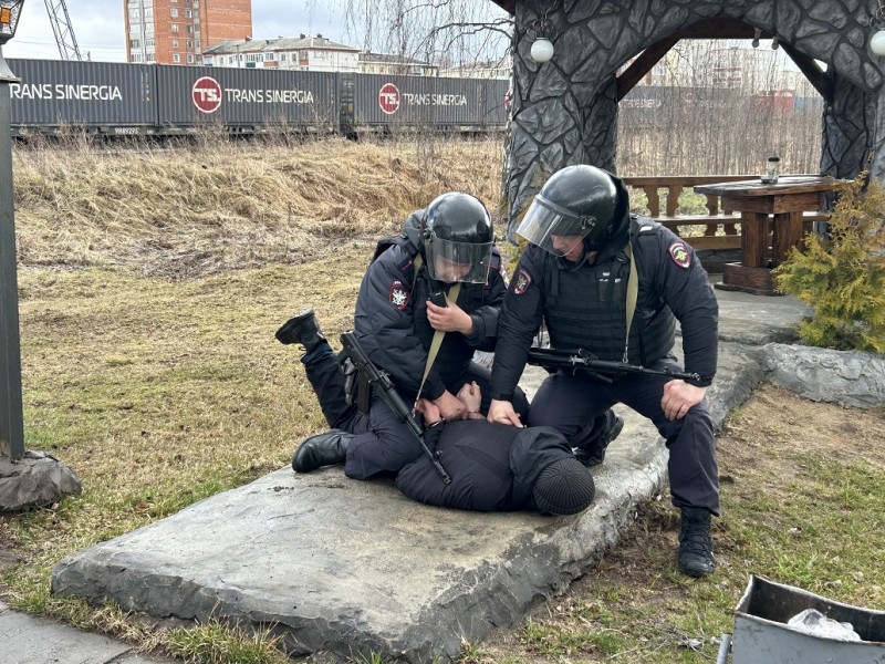 Силовики учились пресекать теракт на ж/д вокзале в Сыктывкаре