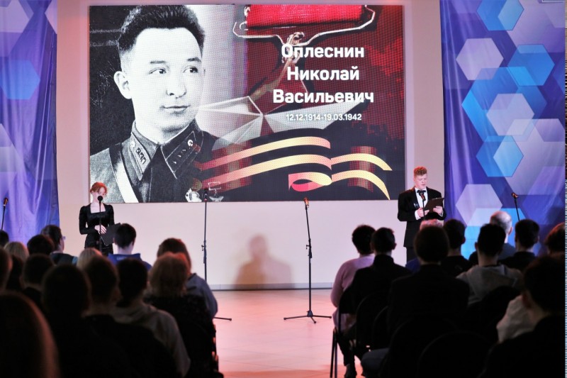 В Сыктывкаре на русском и коми языке впервые показали концерт-дилогию "Вечный огонь памяти"