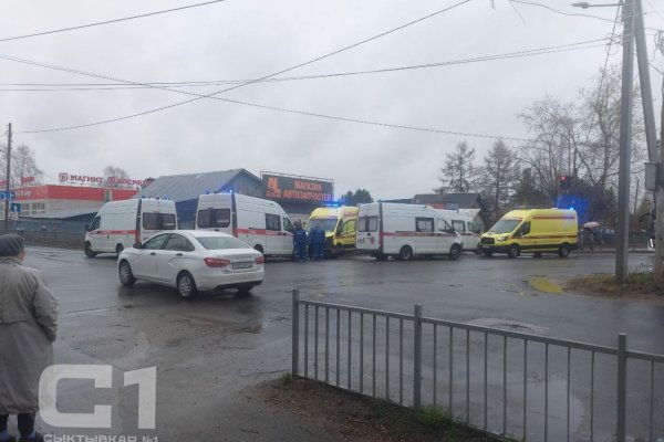 Четыре человека пострадали в ДТП с машиной реанимации в Сыктывкаре