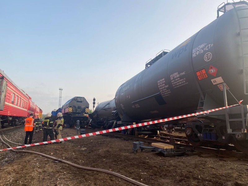 Дежурную и начальника железнодорожной станции осудили за сход вагонов в Коми 