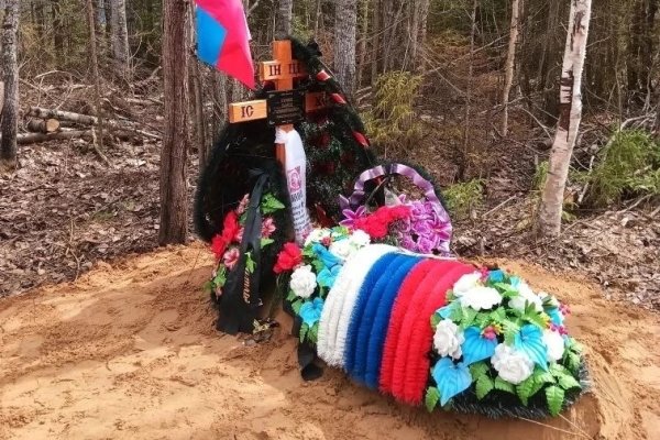 Работы по благоустройству подтопленной могилы участника СВО в г.Микунь выполнены