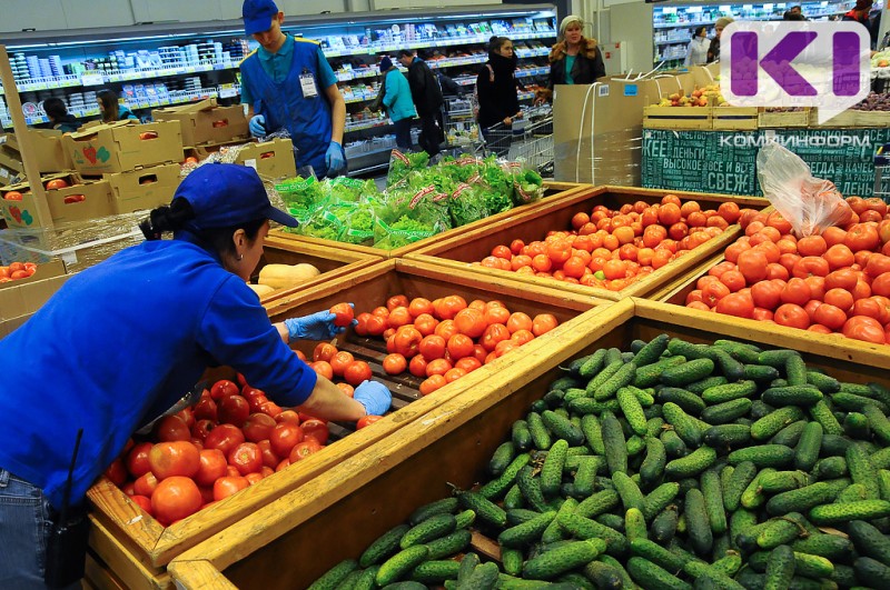 За неделю в Коми помидоры подешевели на 14,3%, огурцы - на 13%