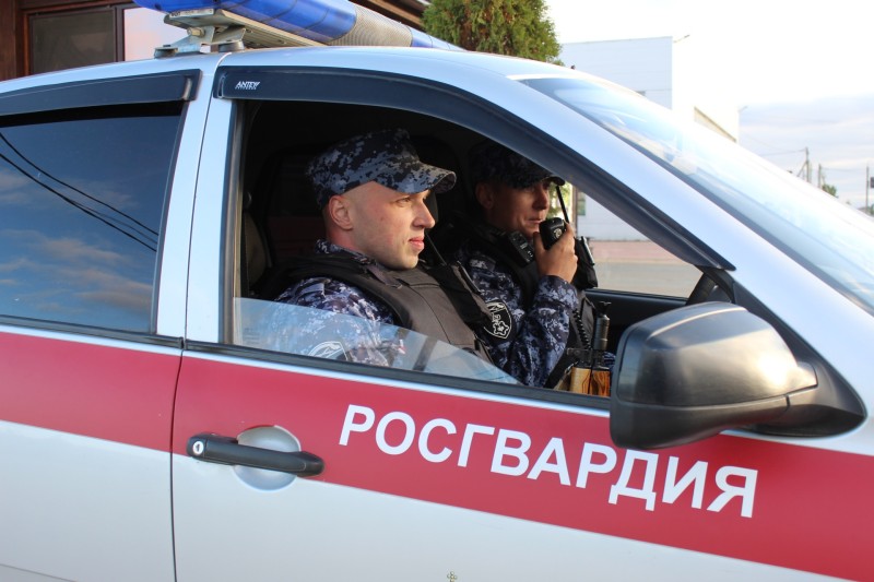 В Коми росгвардейцы пресекли в магазинах хулиганство, драку и попытку хищения виски
