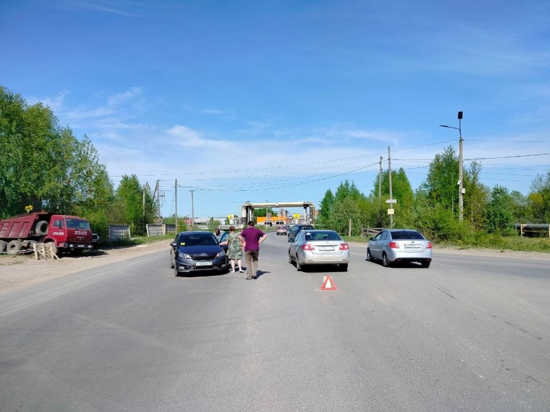 Водитель Chevrolet не уступил дорогу и спровоцировал ДТП с пострадавшими в Эжвинском районе