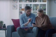 Tele2 предлагает перевести бабушку в интернет