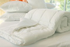 Готовь сани летом – выбираем одеяло с подушкой