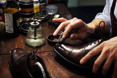 Что нужно купить для поддержания обуви в идеальной состоянии: крем, клей, инструменты